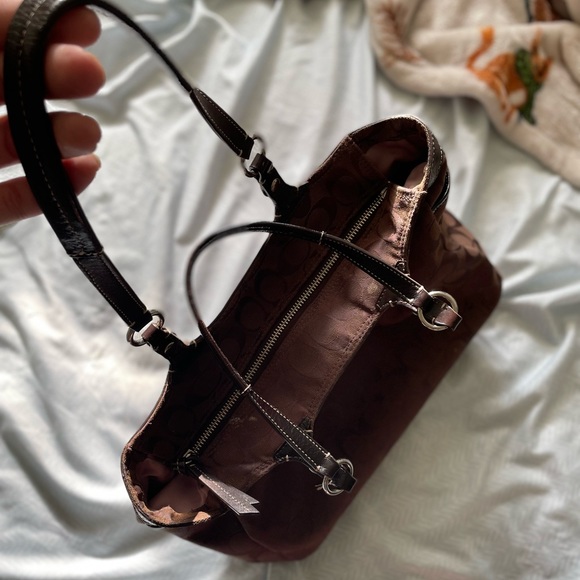 Coach shoulder bag, previously loved. Good condition - Picture 6 of 6
